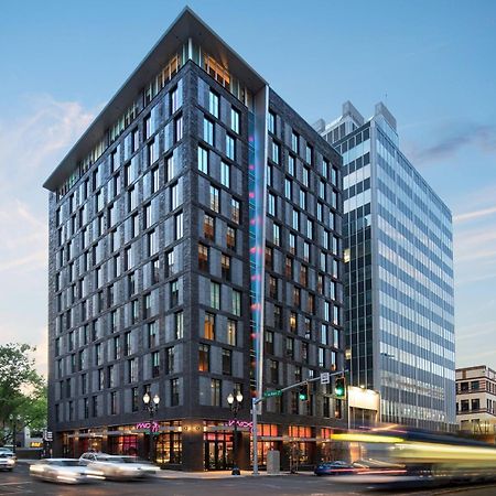 Отель Moxy Portland Downtown Экстерьер фото