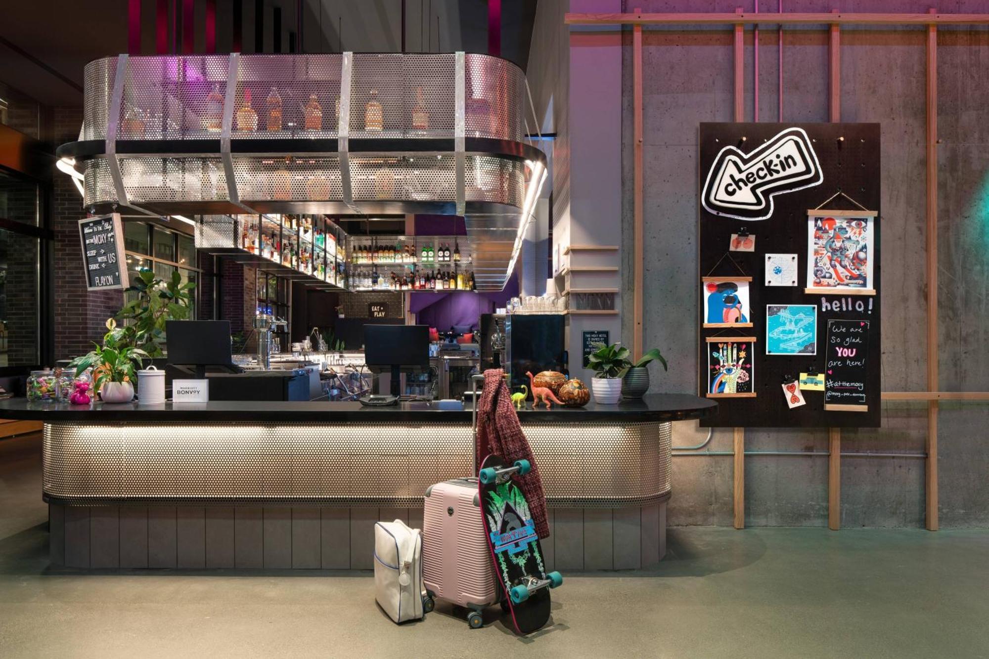 Отель Moxy Portland Downtown Экстерьер фото
