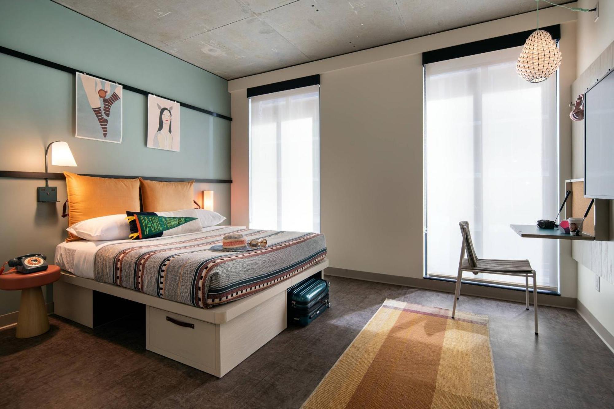 Отель Moxy Portland Downtown Экстерьер фото