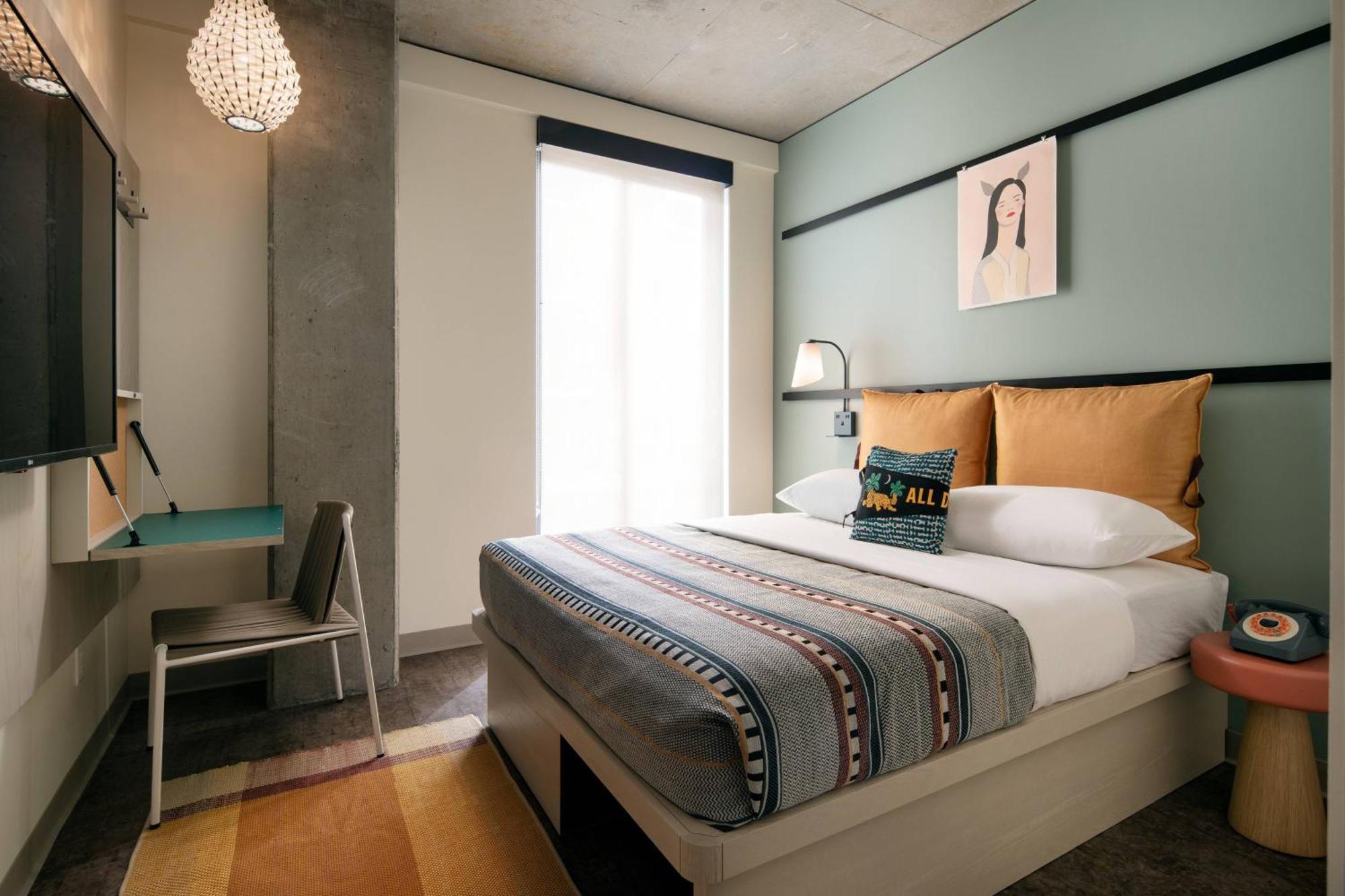 Отель Moxy Portland Downtown Экстерьер фото