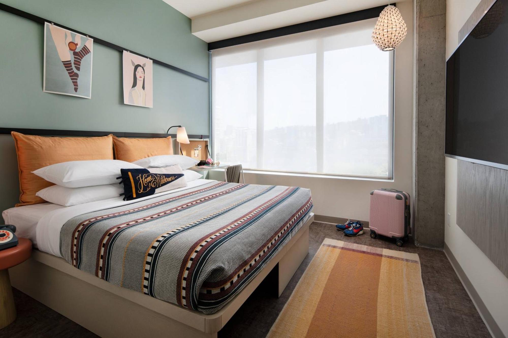 Отель Moxy Portland Downtown Экстерьер фото