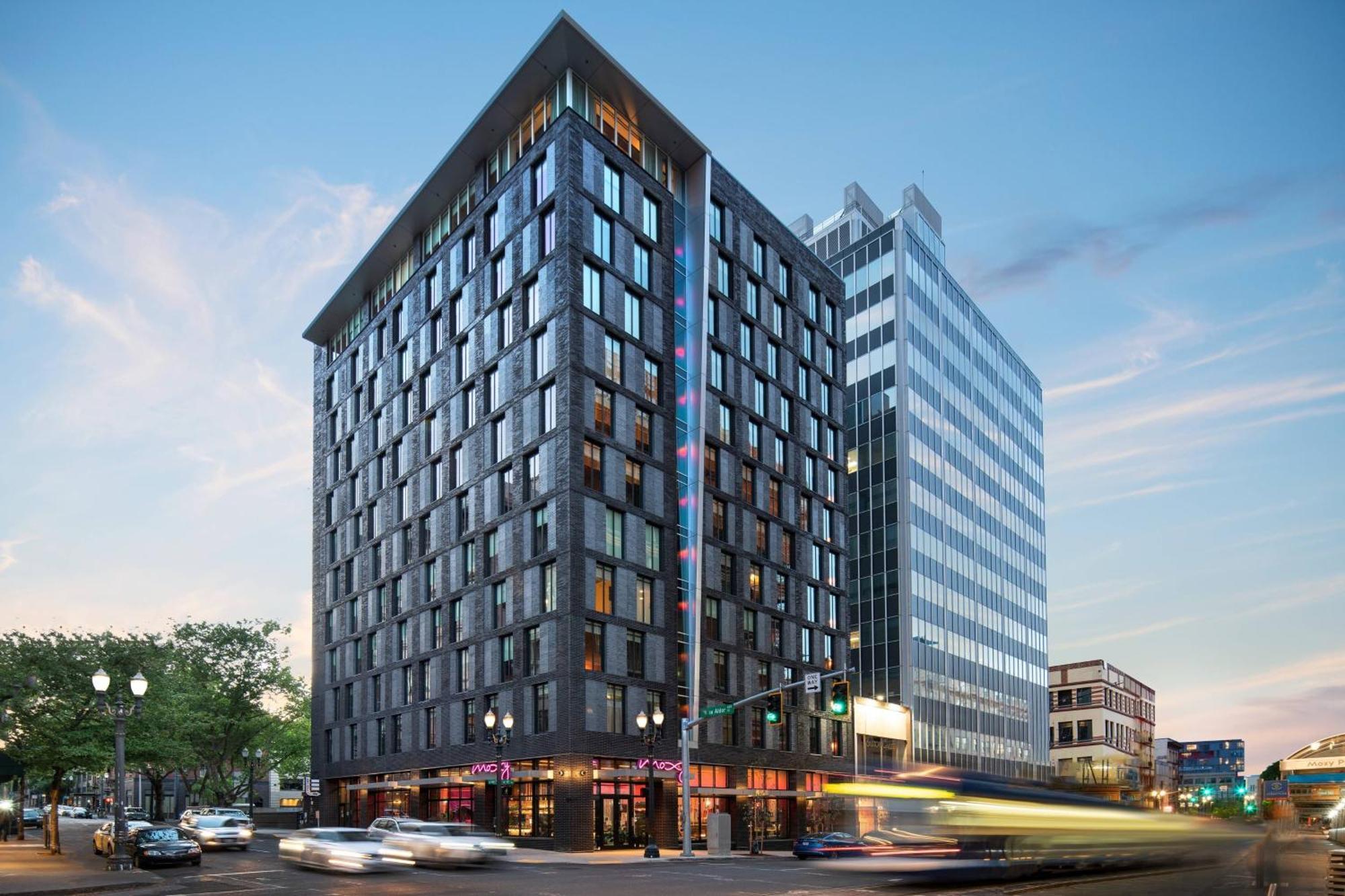 Отель Moxy Portland Downtown Экстерьер фото