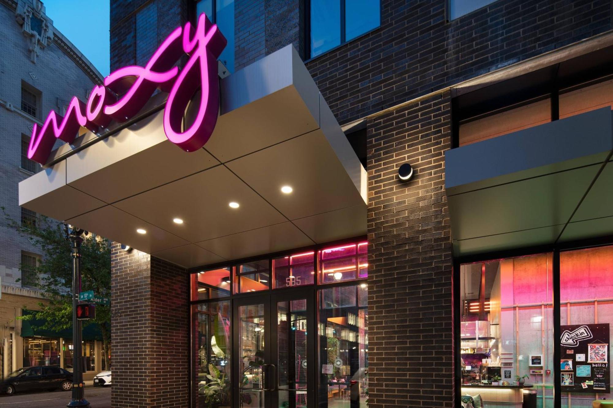 Отель Moxy Portland Downtown Экстерьер фото