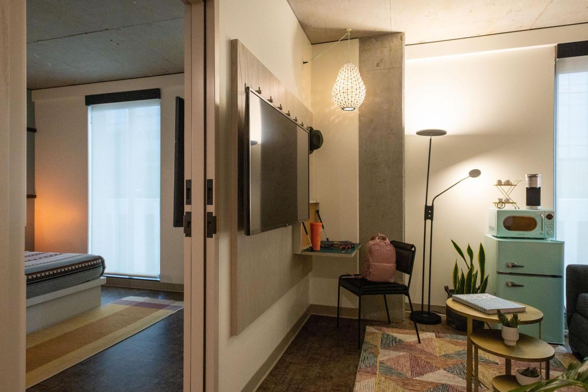 Отель Moxy Portland Downtown Экстерьер фото