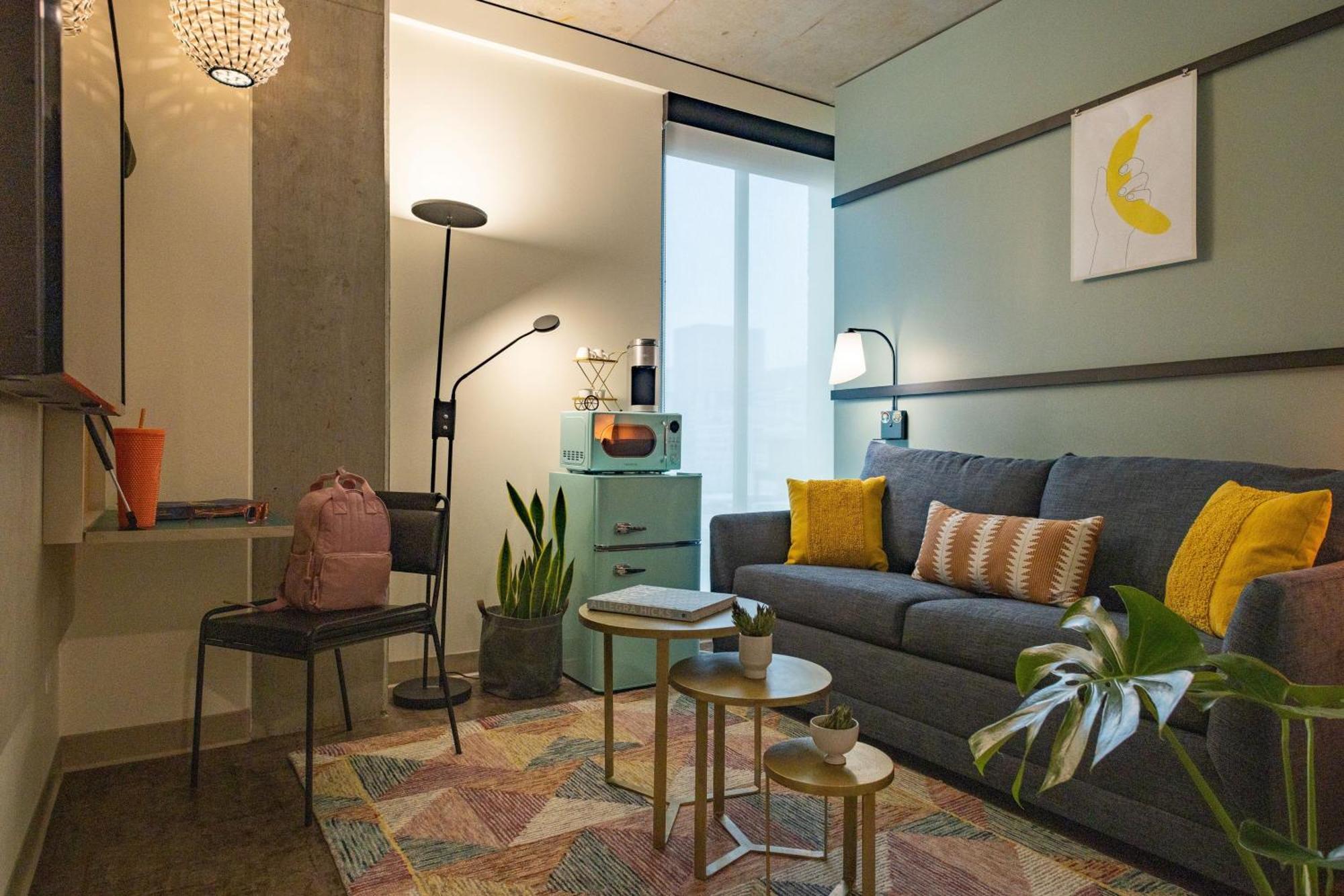Отель Moxy Portland Downtown Экстерьер фото